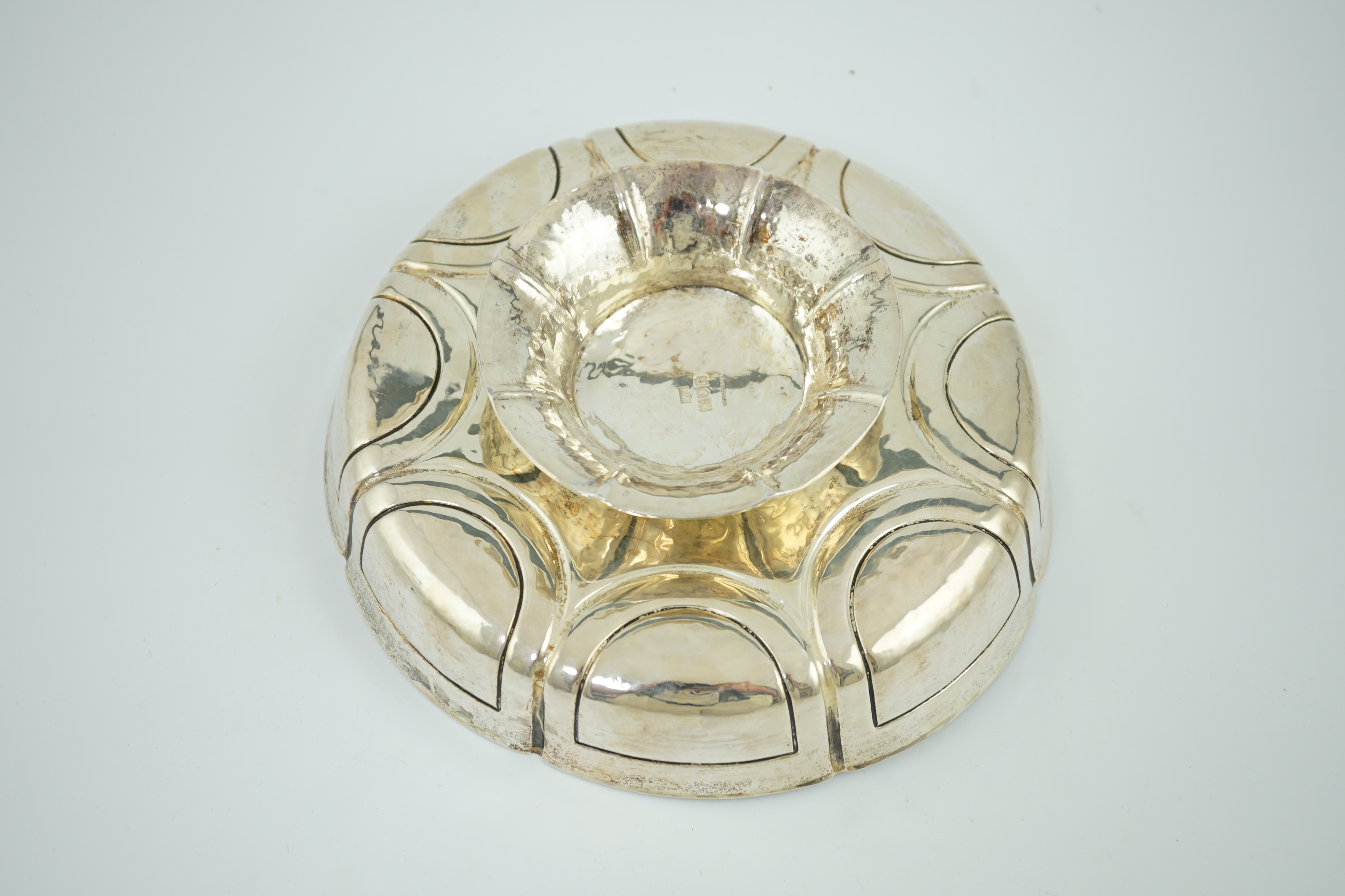 A stylish George V silver shallow circular fruit bowl, by Mappin & Webb